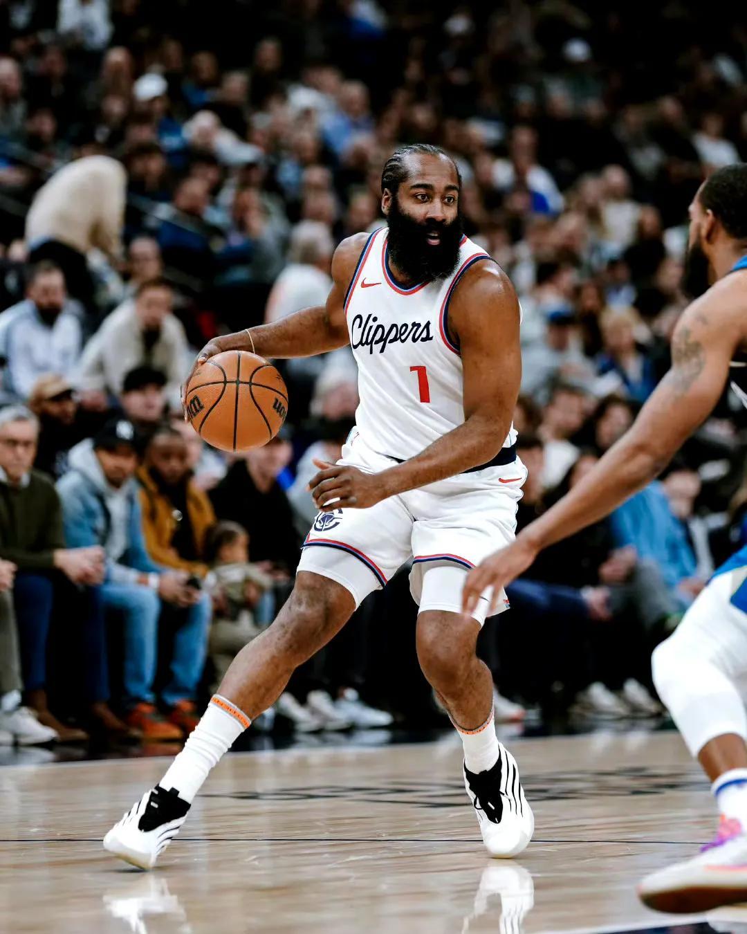 雷竞技电竞 -转折点！洛杉矶快船复出首秀；NBA总决赛关键时刻攻防权衡；媒体盛赞；数据趋势出现新变化的简单介绍