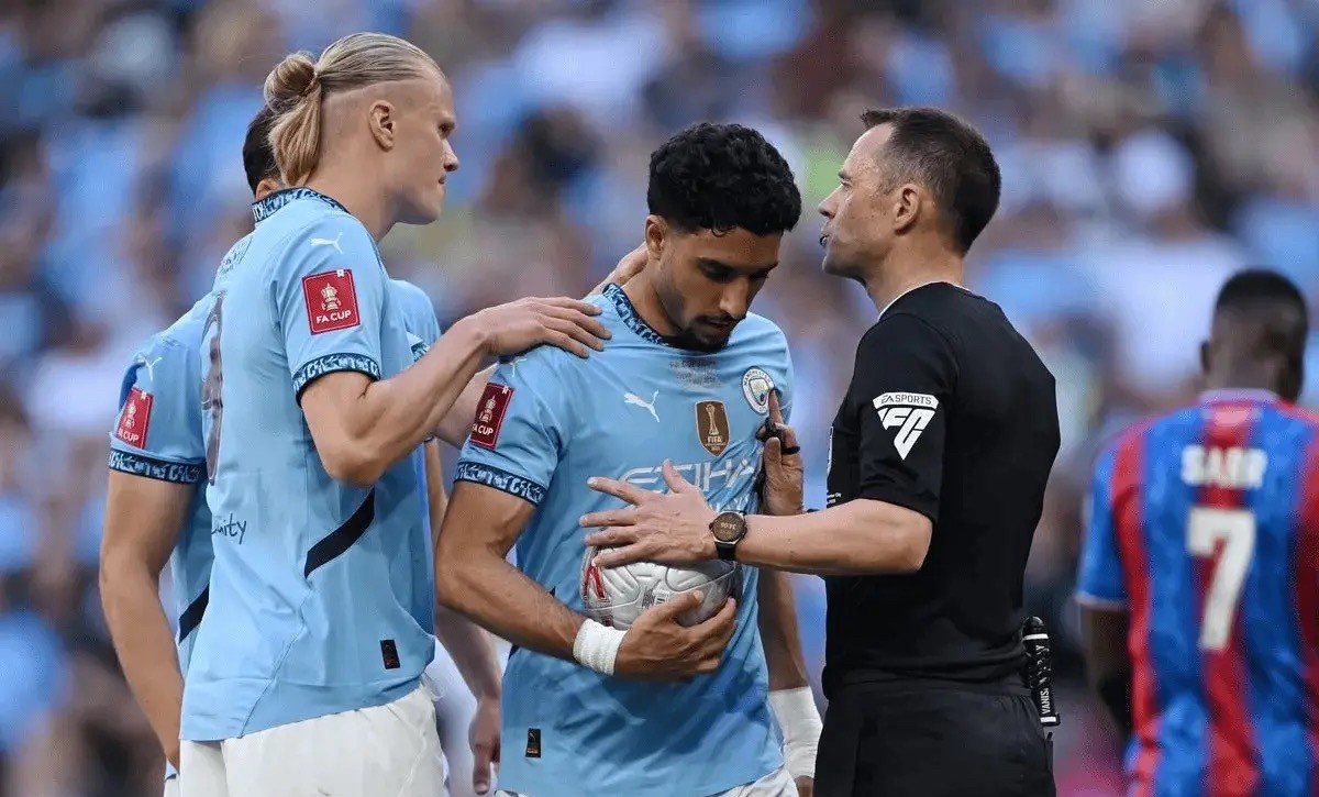 雷竞技官方入口 -关于意大利杯倒计时，费耶诺德赛后临场应变，细节引发关注，赛场秩序良好，身体对抗强度拉满的信息