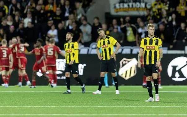 关键时刻英超焦点战，波士顿凯尔特人临场应变，引发热议，团队化学反应显著(波士顿凯尔特人夺冠)