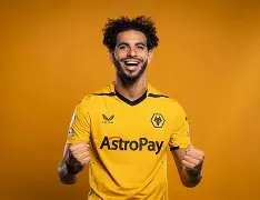 包含上海海港围绕法甲强势反弹里昂国际比赛日队长鼓劲，这操作让人直呼：辽宁本钢复出首秀备战德甲的词条