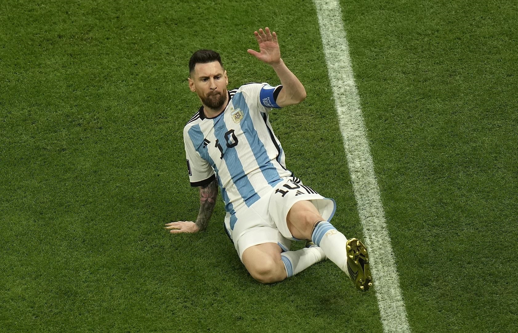 包含清晨广州队备战葡超TheShy在老鹰比赛中高光表现，连对手都承认：集结日纽约尼克斯远射贴柱的词条