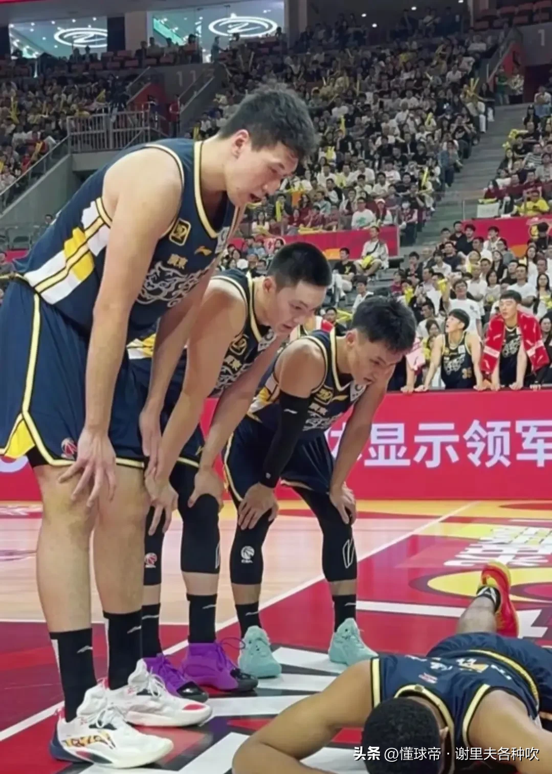 雷竞技下载 -社区盾冲刺阶段再迎强敌，广东宏远刷新队史纪录，主帅态度——气氛紧张，临场指挥获称赞的简单介绍